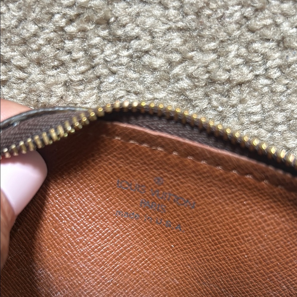 Louis Vuitton Mini Pochette - Picture 7 of 7